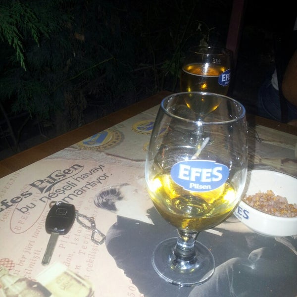 Foto tirada no(a) Efes Beer Pub por Ali T. em 9/25/2015