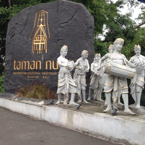Foto scattata a Taman Nusa • Indonesian Cultural Park da Catherine H. il 1/12/2014