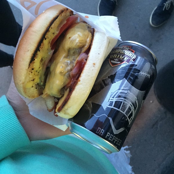 5/24/2015에 Sergey N.님이 True Burgers에서 찍은 사진