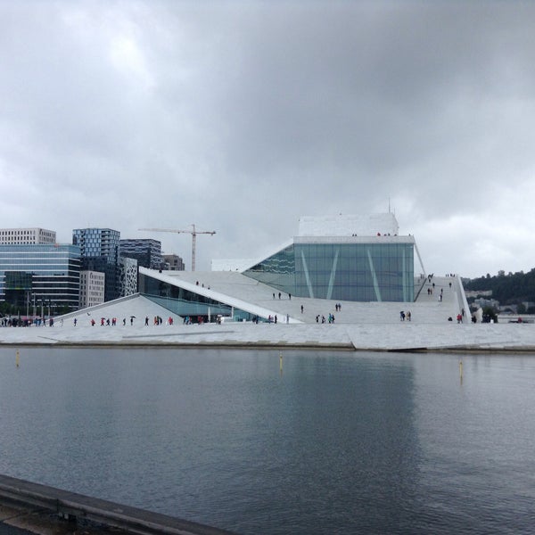 Снимок сделан в Оперный театр Осло пользователем Reyna P. 7/29/2015