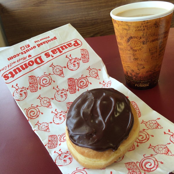 รูปภาพถ่ายที่ Paula&#39;s Donuts โดย Michael A. เมื่อ 12/28/2015