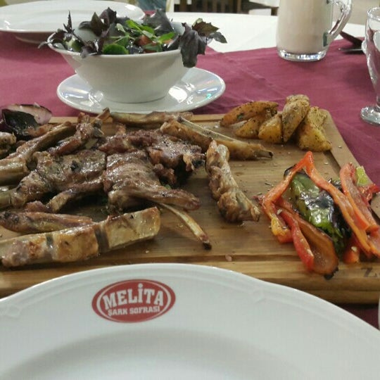 Das Foto wurde bei Melita Şark Sofrası Cafe &amp; Restaurant von Merve G. am 5/12/2015 aufgenommen
