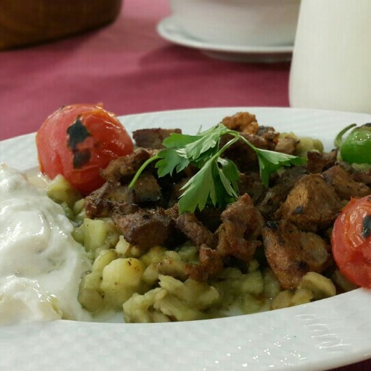 Das Foto wurde bei Melita Şark Sofrası Cafe &amp; Restaurant von Merve G. am 5/2/2015 aufgenommen