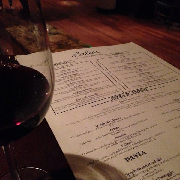 Foto diambil di Lala&#39;s Wine Bar &amp; Pizzeria oleh Erin O. pada 1/18/2014