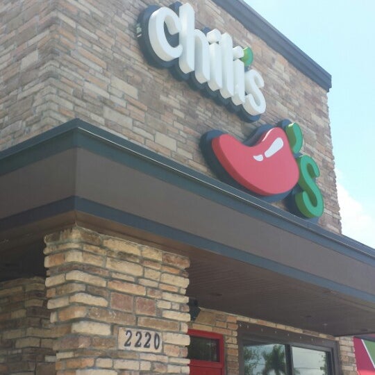 Photo taken at Chili&#39;s Grill &amp; Bar by Travis J. on 5/26/2014