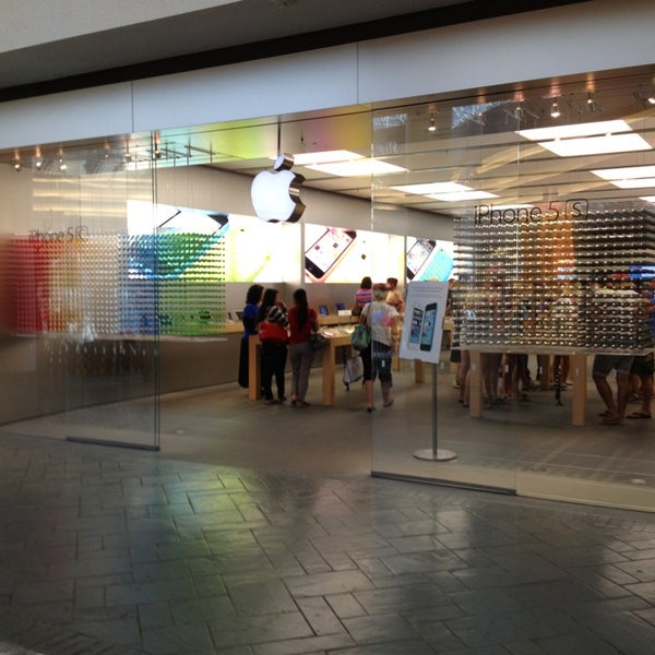 Photos at Apple Lakeside Shopping Center Electronics Store in Metairie