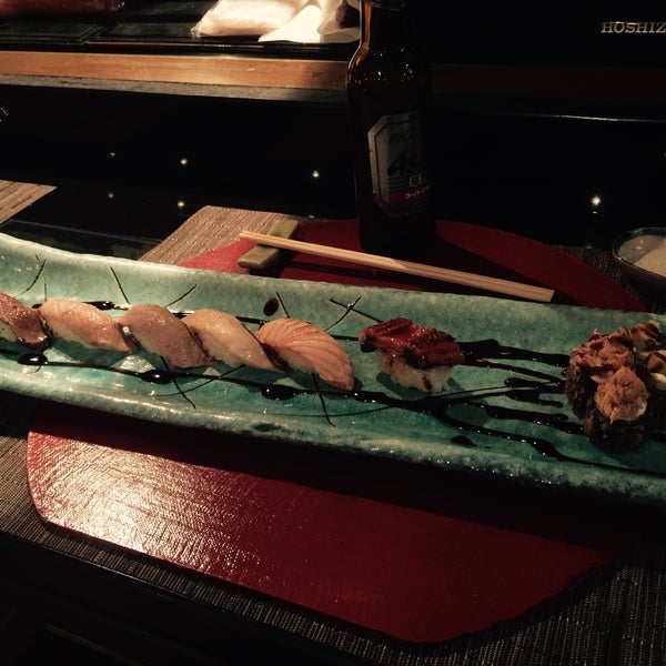 Simplemente perfecto. La comida del mejor sushi que he comido y el staff muy atento y simpático! Un 10!