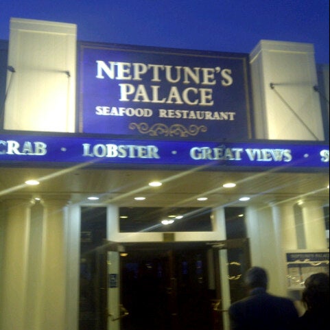 Foto tirada no(a) Neptune&#39;s Waterfront Grill &amp; Bar por Stephen em 3/7/2013