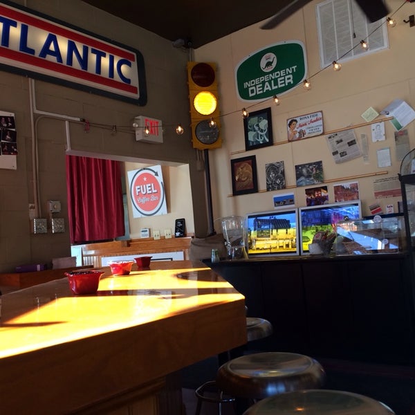 2/28/2014 tarihinde Jer J.ziyaretçi tarafından Fuel Coffee Bar'de çekilen fotoğraf