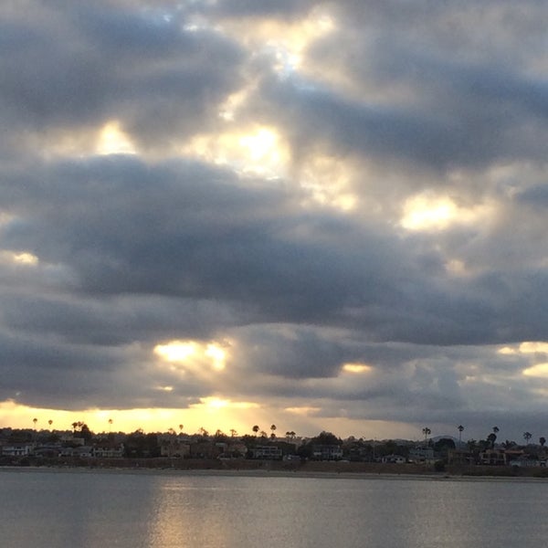 รูปภาพถ่ายที่ Mission Bay Aquatic Center โดย Jade P. เมื่อ 7/17/2014