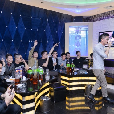 New Chinese, Japanese, Korean and English songs are added weekly, and as with most Chinese karaoke dens, you get a free tab for food/drinks from the full bar, equivalent to what you pay for the room.