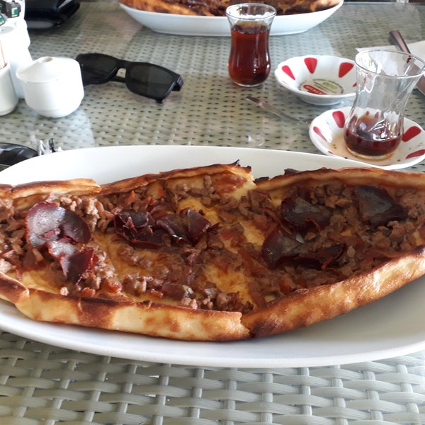 Foto diambil di Yeşiloğlu Restaurant oleh Gurkan G. pada 5/8/2017