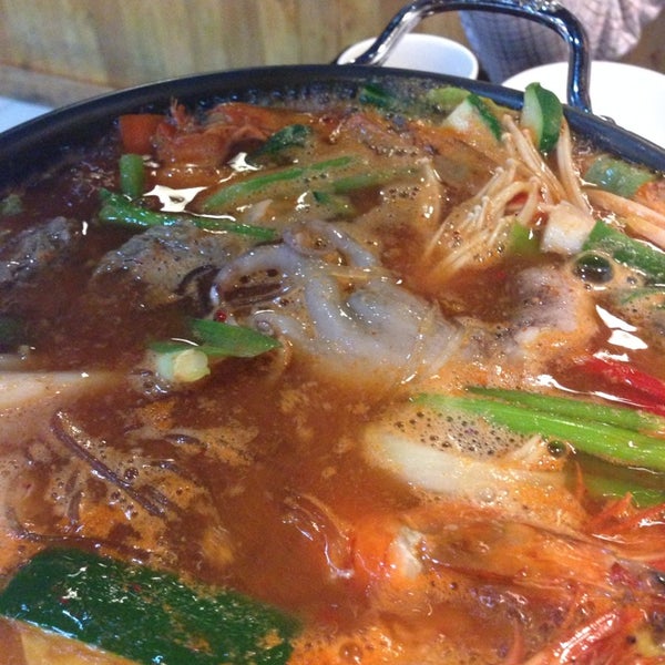 รูปภาพถ่ายที่ Hanok Korean Grill &amp; BBQ โดย Chan H. เมื่อ 12/22/2013