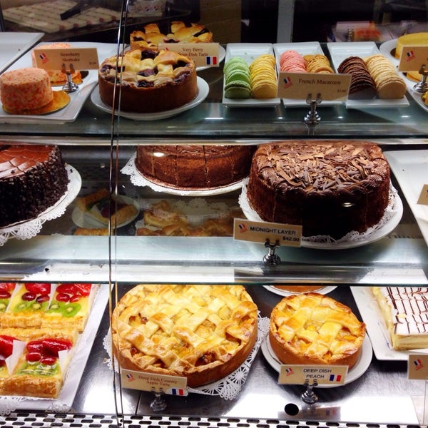 Foto tomada en Vie de France Bakery Cafe- South Coast Plaza  por Guen S. el 5/23/2014