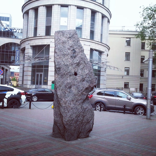 Памятник дырке санкт петербург