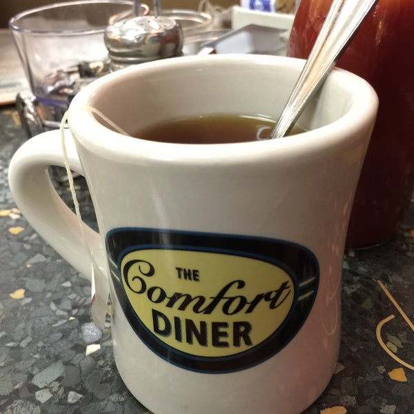 Photo taken at Comfort Diner by Chris H. on 5/3/2015