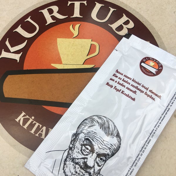 Foto scattata a Kurtuba Kitap &amp; Kahve da Ayşe Ç. il 4/1/2017