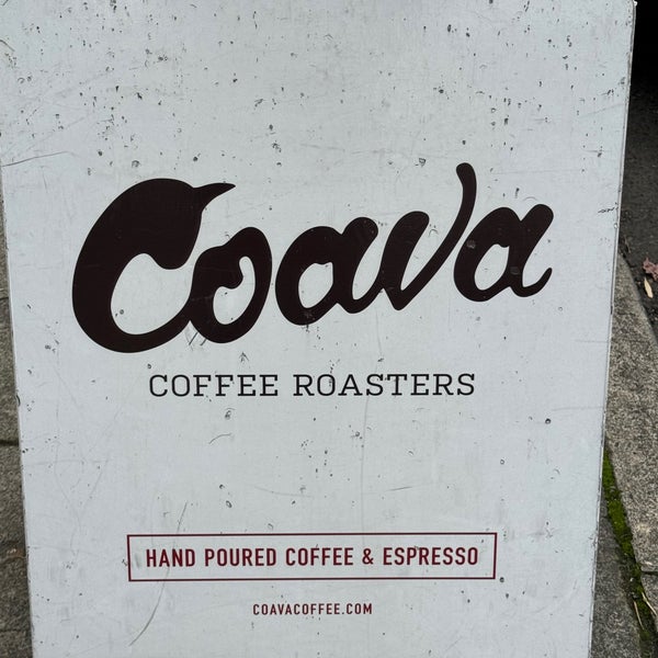 รูปภาพถ่ายที่ Coava Coffee Roasters Cafe โดย Mark K. เมื่อ 10/23/2023