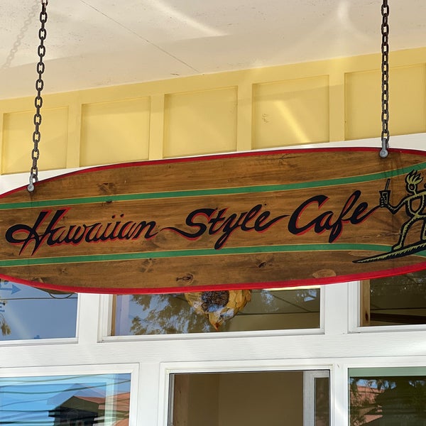 รูปภาพถ่ายที่ Hawaiian Style Cafe - Waimea โดย Mark K. เมื่อ 12/18/2021