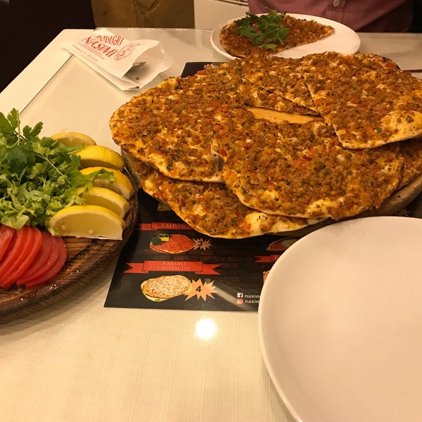 Foto tirada no(a) Nasimi Restaurant por Sümeyye B. em 4/26/2017
