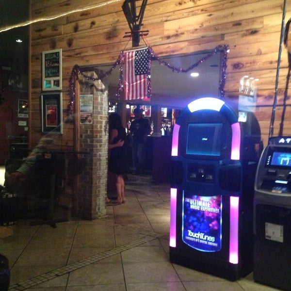 7/6/2014 tarihinde Igor B.ziyaretçi tarafından Bourbon Street Bar &amp; Grille'de çekilen fotoğraf