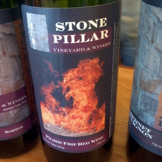 Foto tirada no(a) Stone Pillar Vineyard &amp; Winery por Mike B. em 11/23/2012