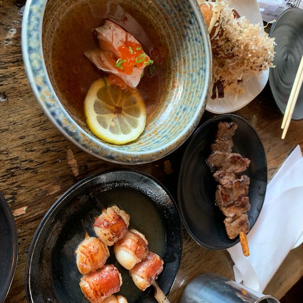 Foto diambil di Yuzu Sushi and Robata Grill oleh Michael L. pada 7/31/2019