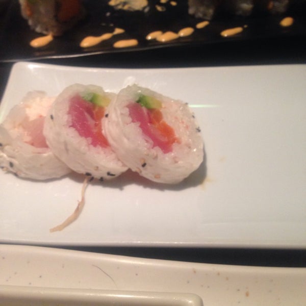 Foto tirada no(a) Asahi Sushi por Angela A. em 9/20/2014