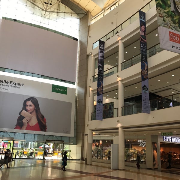 4/27/2017에 Ramy O.님이 R City Mall에서 찍은 사진
