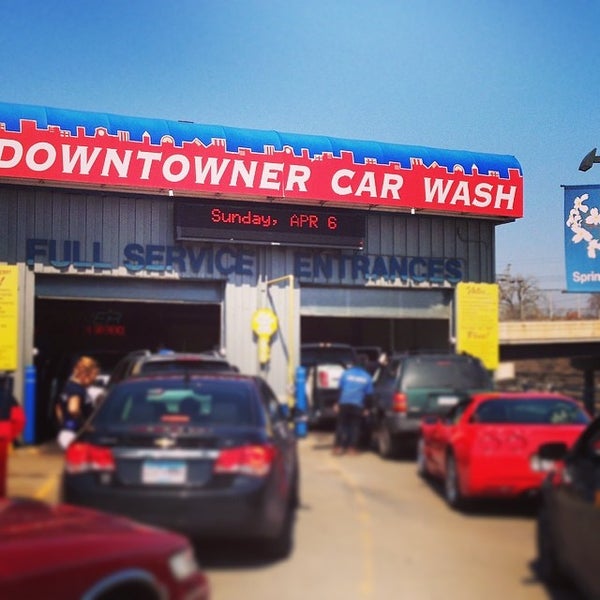 Das Foto wurde bei Downtowner Car Wash von Brenda S. am 4/6/2014 aufgenommen