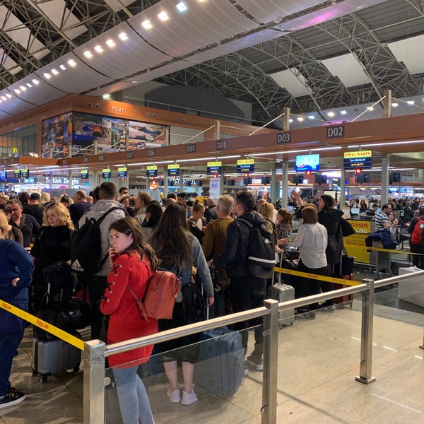 Pegasus check in. Check in airport. Pegasus check in. Montreal airport check in. Pegasus check in.