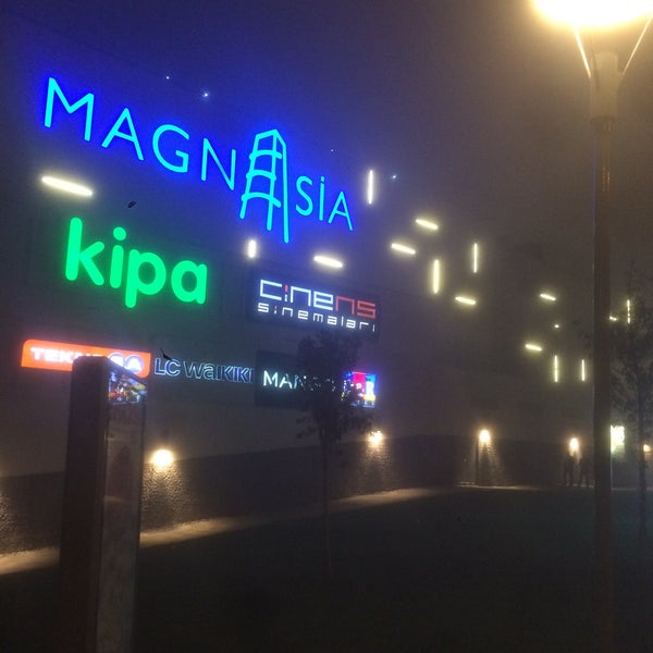 Foto tirada no(a) Forum Magnesia por Özkan K. em 12/5/2014