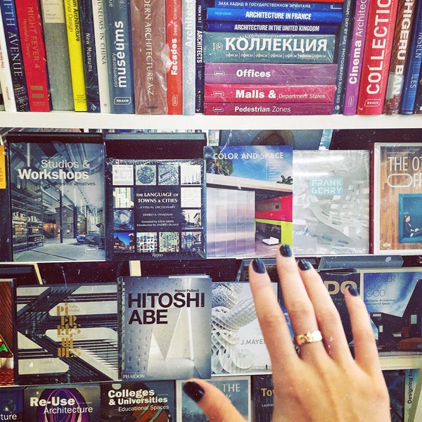 5/3/2016에 Daria7Dasha님이 Книжный магазин музея «Гараж»에서 찍은 사진