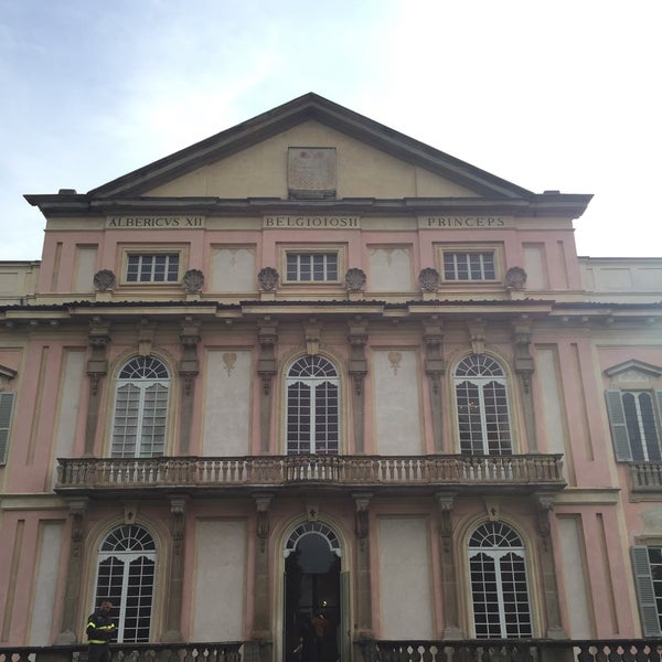 Foto diambil di Castello Di Belgioioso oleh Veronica B. pada 10/20/2019