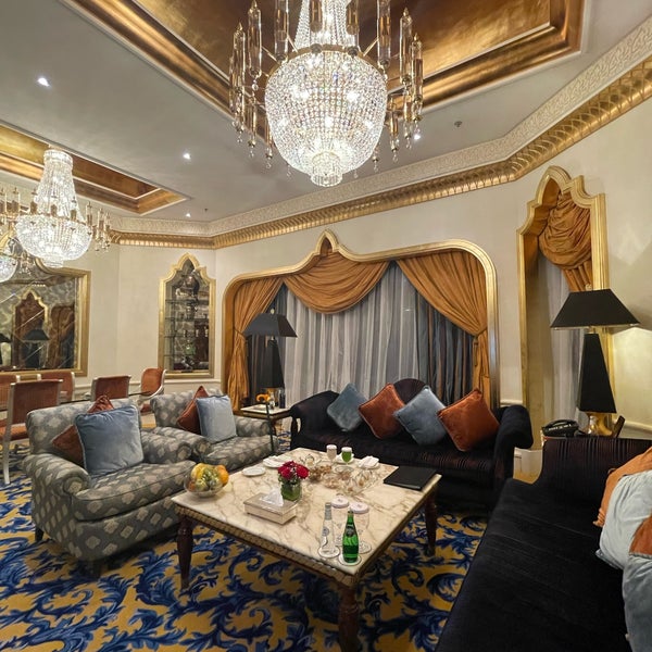Das Foto wurde bei Waldorf Astoria Jeddah - Qasr Al Sharq von 🐪 am 12/12/2022 aufgenommen