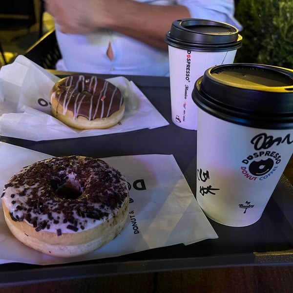 Photo taken at DOSPRESSO Bombty Coffee &amp; Donut by Ozan E. on 10/14/2022