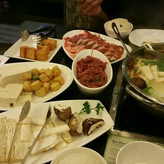 Photo taken at Happy Lamb Hot Pot, Dublin 快乐小羊 by Soojung L. on 11/19/2016
