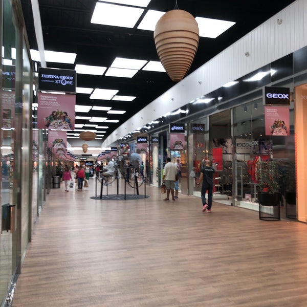 Снимок сделан в San Sebastián de los Reyes The Style Outlets пользователем Edy K. 6/17/2018