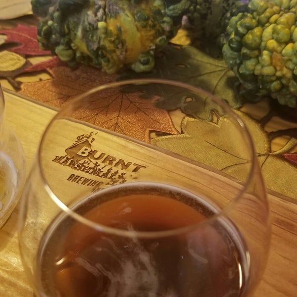 Foto diambil di Burnt Marshmallow Brewing and Rudbeckia Winery oleh Mary R. pada 10/1/2018