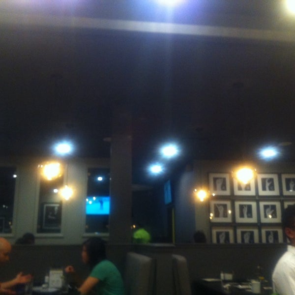 Das Foto wurde bei Signs Restaurant von afshin am 8/10/2014 aufgenommen