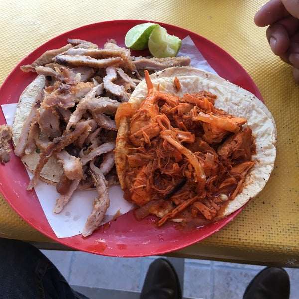Photo taken at Tacos sarita by Crïstïan L. on 5/30/2016