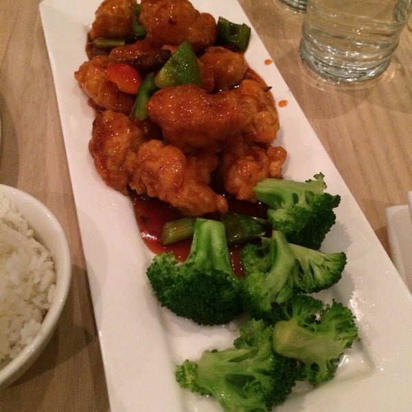 Снимок сделан в Uncle Ted&#39;s Modern Chinese Cuisine пользователем Jun O. 3/9/2014