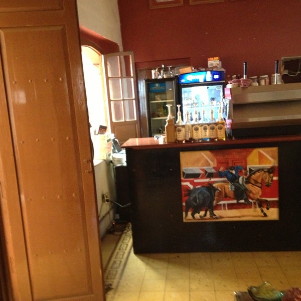 รูปภาพถ่ายที่ La Mandrágora Café + Bar โดย Jorge R. เมื่อ 12/24/2012