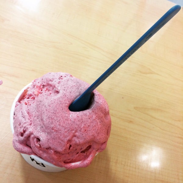 Foto tirada no(a) ChillN Nitrogen Ice Cream por MAR em 2/8/2015