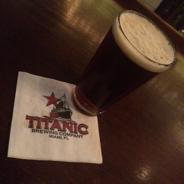 Photo taken at Titanic Restaurant &amp; Brewery by MAR on 3/18/2015