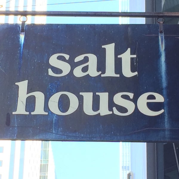 Foto tirada no(a) Salt House por Andrew D. em 1/10/2019