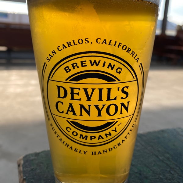 Foto tirada no(a) Devil&#39;s Canyon Brewing Company por Andrew D. em 11/1/2020