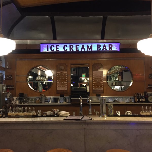 Das Foto wurde bei The Ice Cream Bar Soda Fountain von Andrew D. am 11/10/2018 aufgenommen