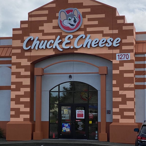 Chuck E. Cheese San Bruno'da Oyun Salonu