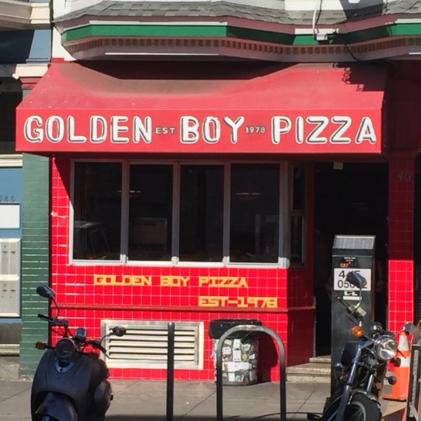 Das Foto wurde bei Golden Boy Pizza von Andrew D. am 11/2/2016 aufgenommen